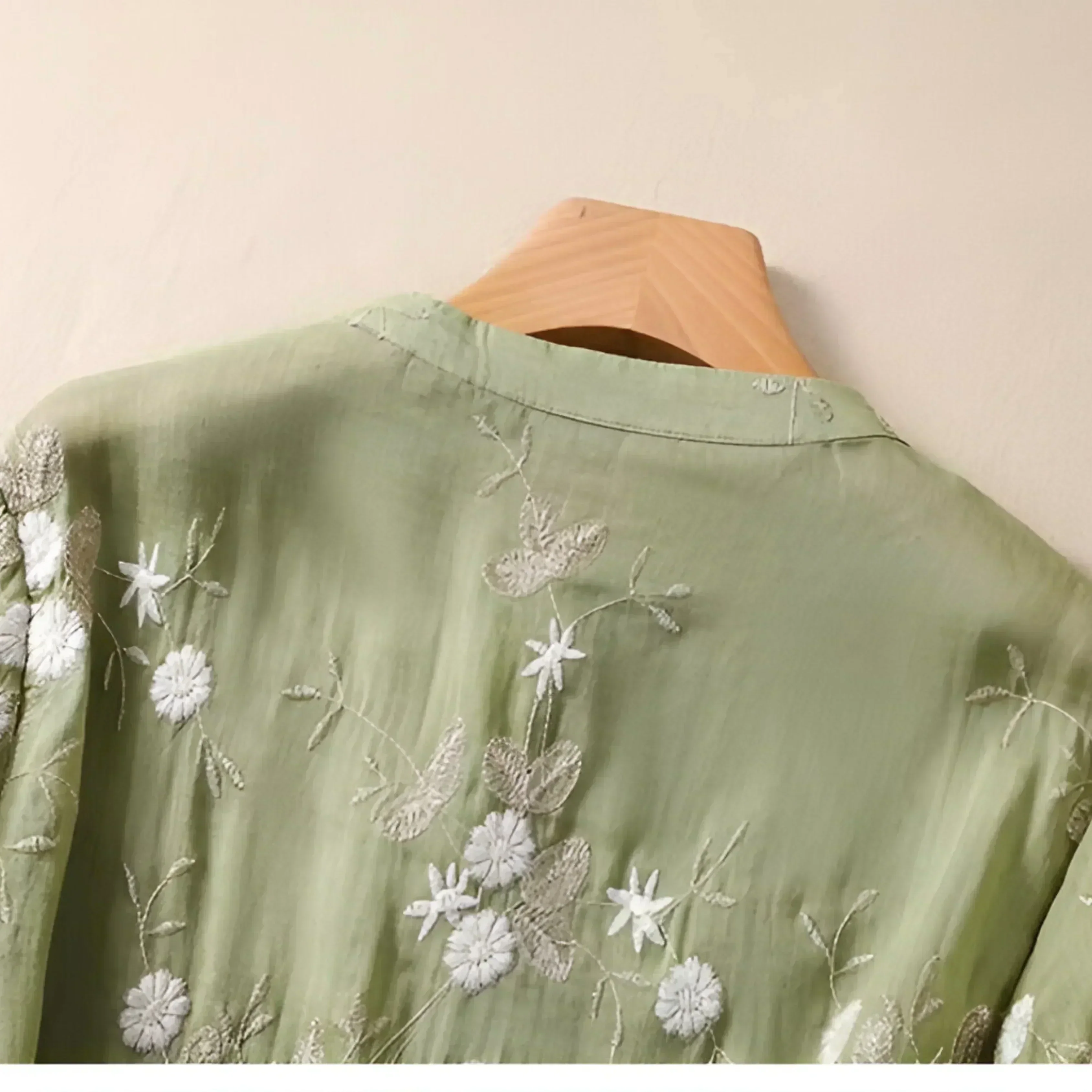 Emily Blouse Femme – Elegant Floral Blouse in Airy Fabric with Classic Cut - Image 10